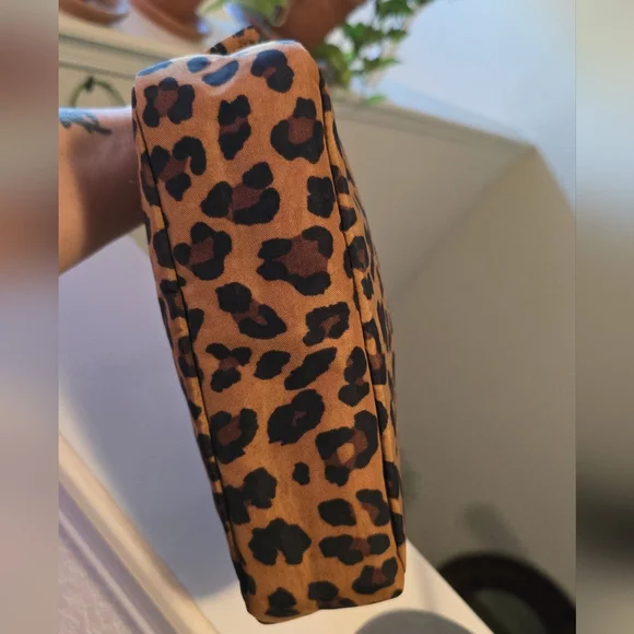 Baggu Nylon Leopard Print Shoulder Bag - Brown Animal Print - Picture 10 of 12